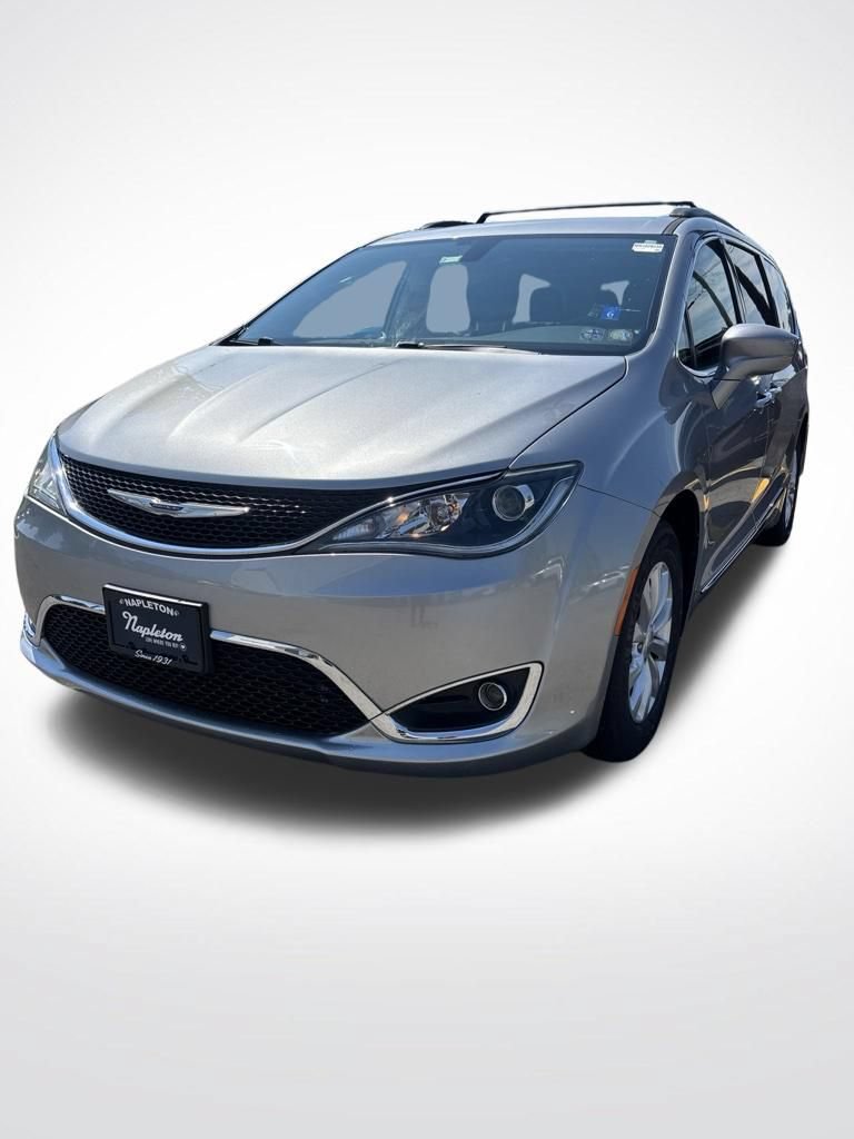 Used 2017 Chrysler Pacifica Touring-L FWD image 2