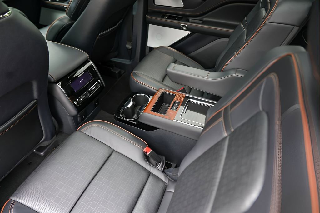 Used 2025 Lincoln Aviator Black Label image 27