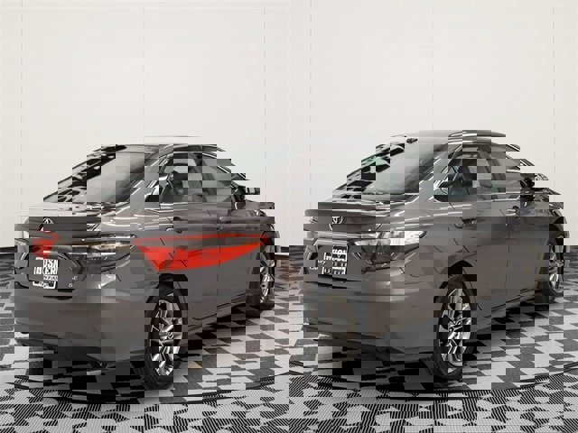Used 2015 Toyota Camry image 4