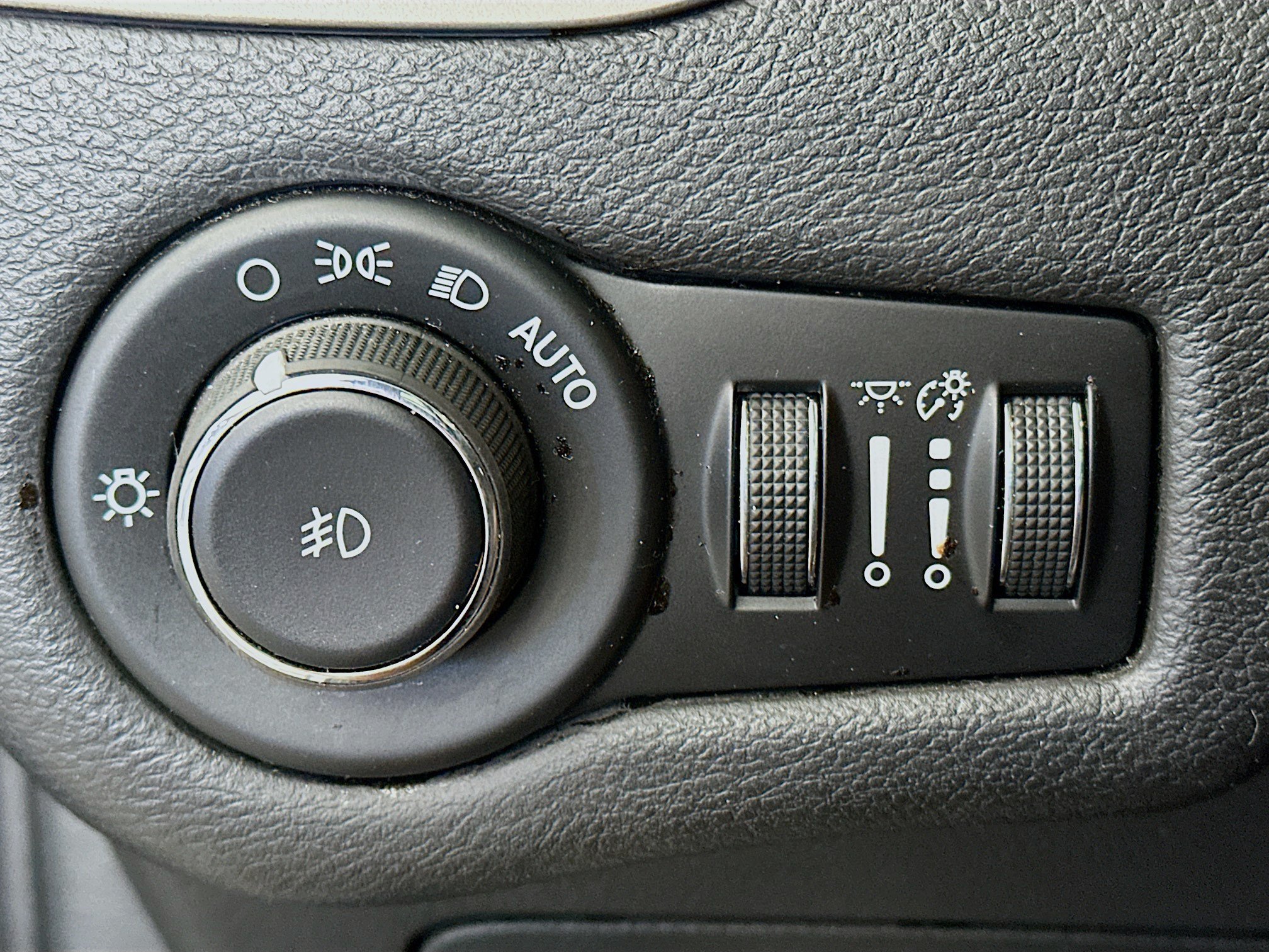 Used 2016 Jeep Cherokee 75th Anniversary FWD image 17