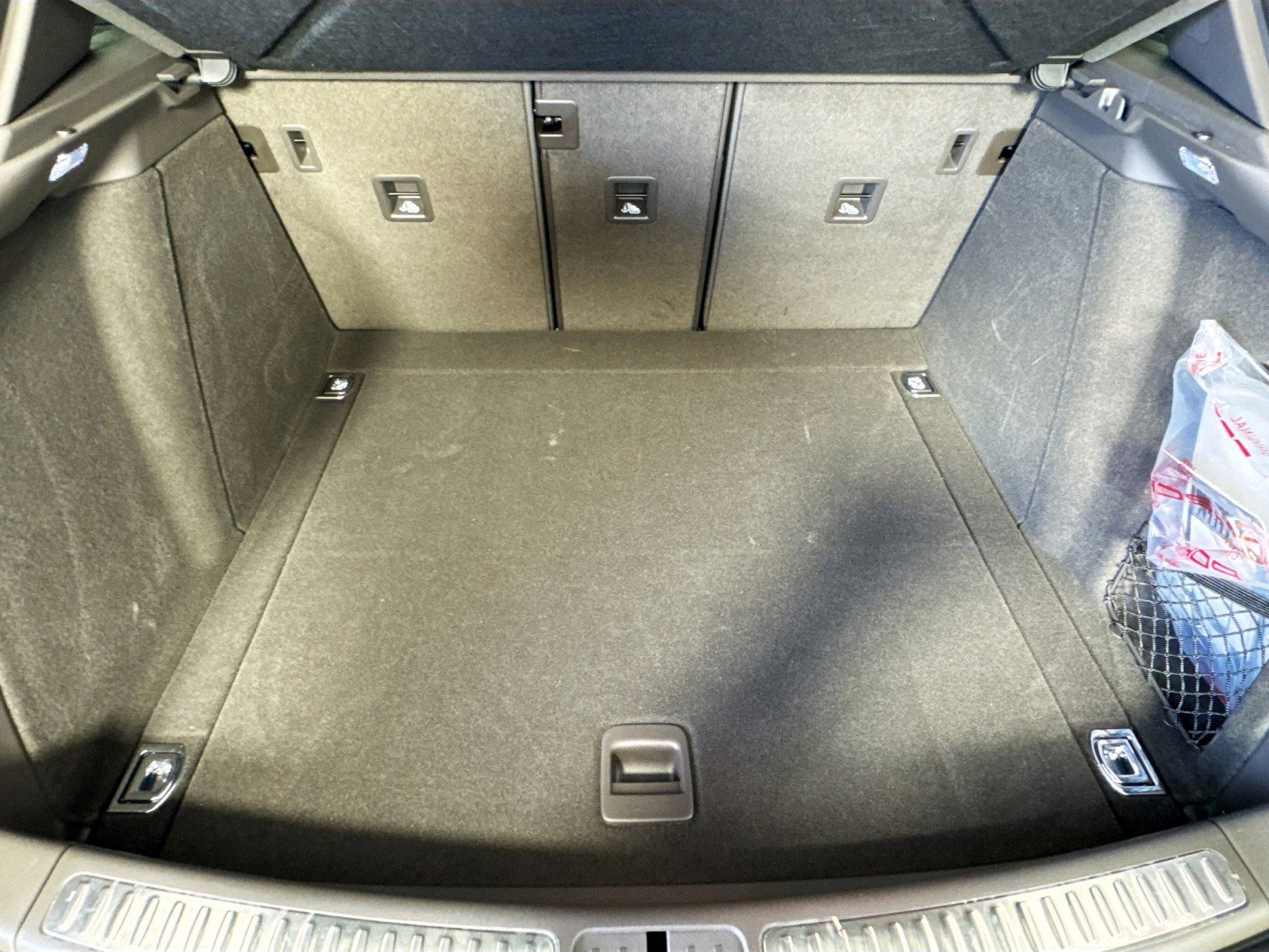 Certified 2025 Porsche Macan image 22