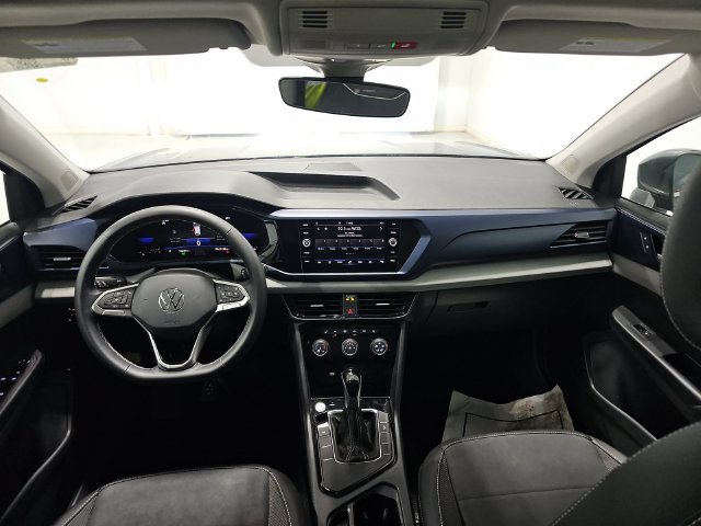 Used 2023 Volkswagen Taos SE w/ Panoramic Sunroof Package FWD image 9