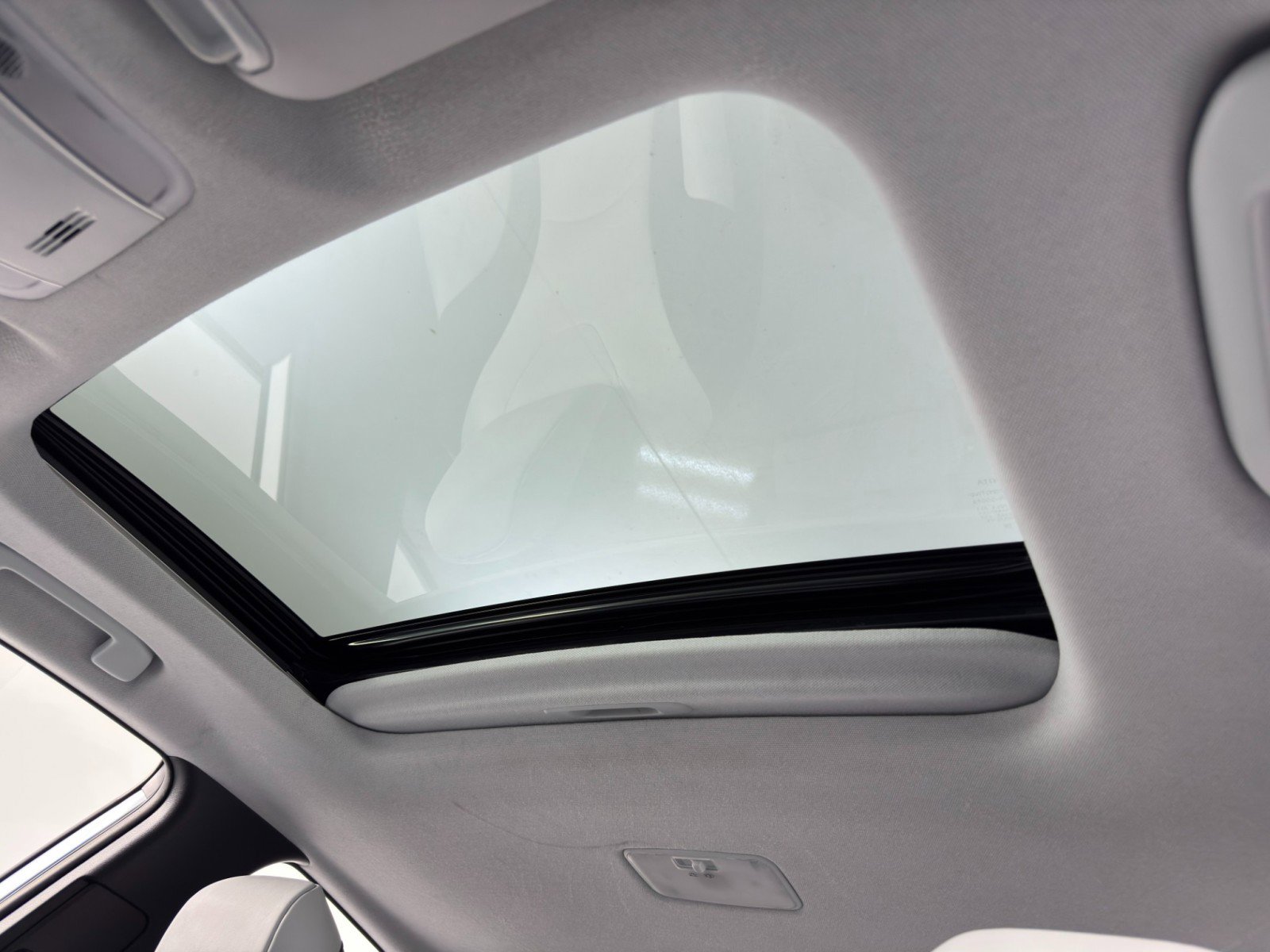 Used 2022 Toyota Prius XLE w/ Premium Convenience Package image 11