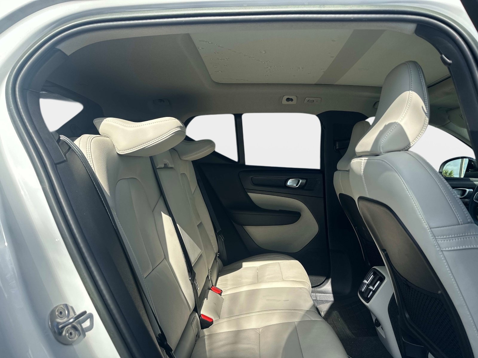 Used 2023 Volvo XC40 B5 Plus w/ Protection Package Premier AWD/4WD image 8