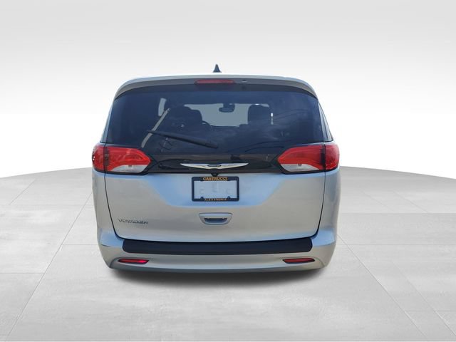 Used 2023 Chrysler Voyager LX FWD image 5
