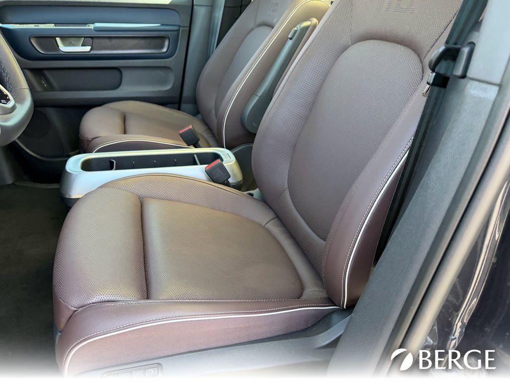 Used 2025 Volkswagen ID. Buzz Pro S Plus RWD image 23