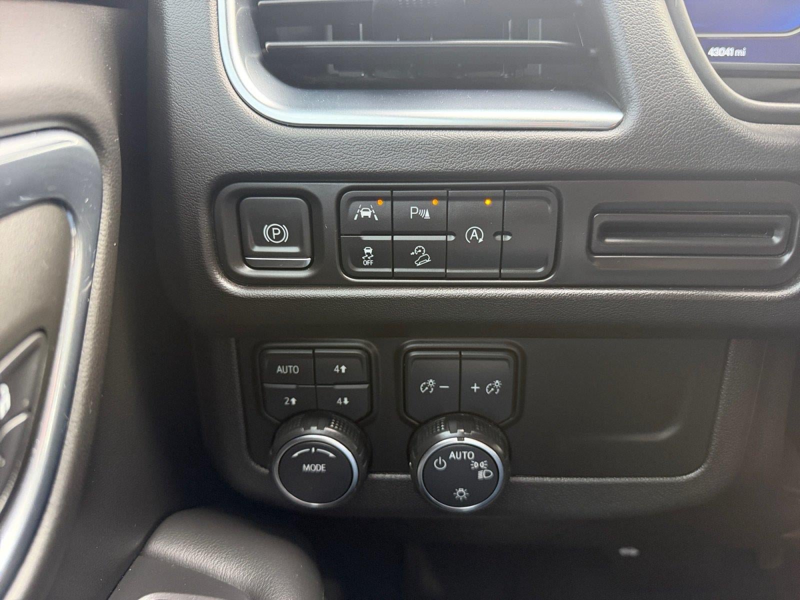 Used 2023 Chevrolet Tahoe Z71 AWD/4WD image 18