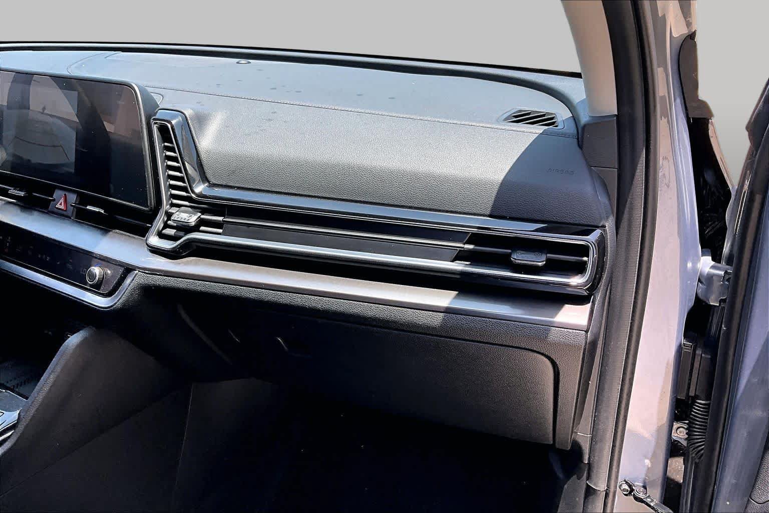 Used 2025 Kia Sportage EX FWD image 19