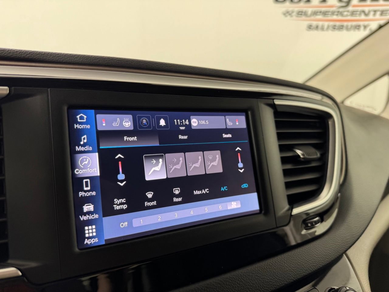 Used 2024 Chrysler Voyager LX FWD image 20