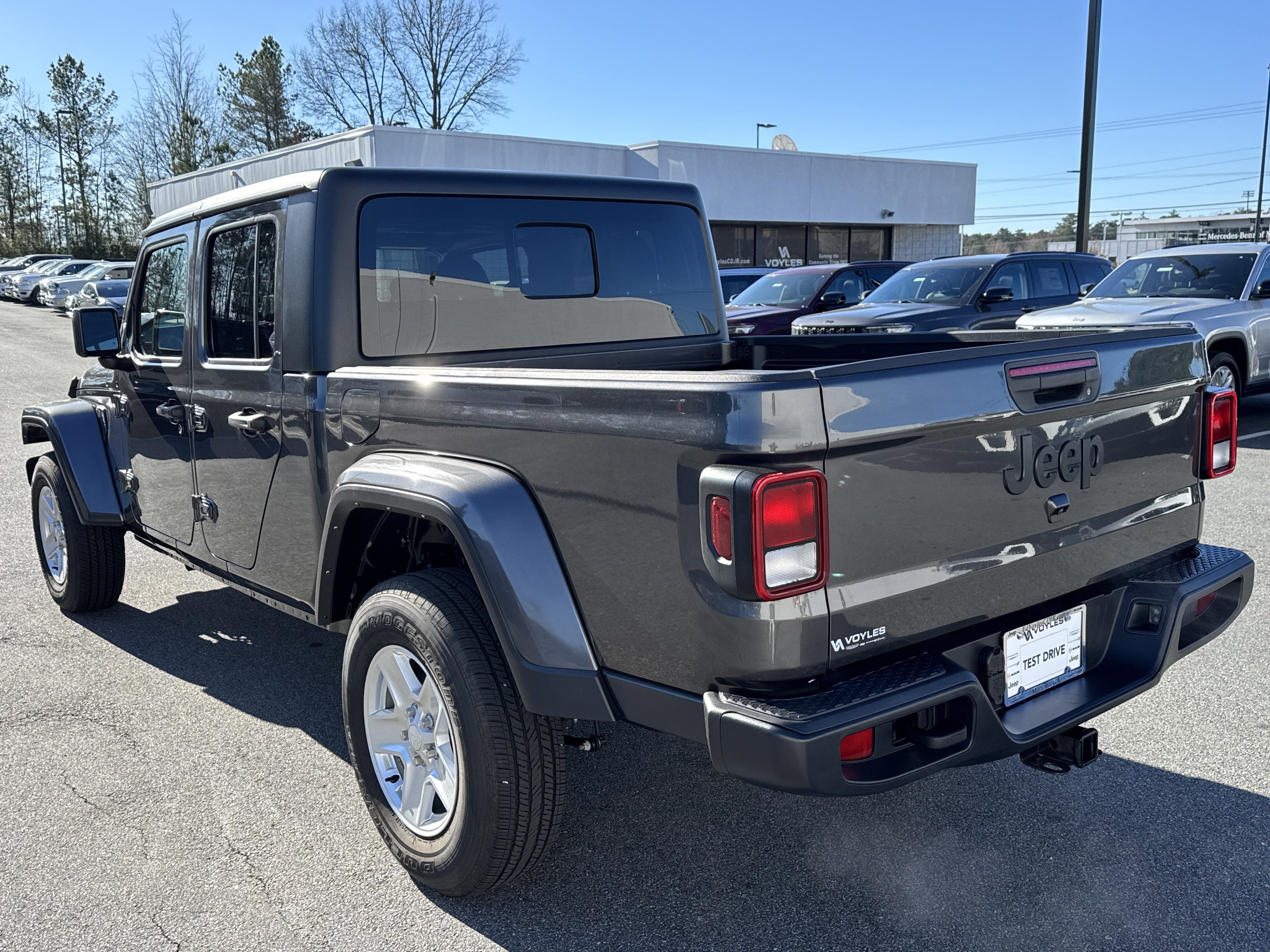 Used 2022 Jeep Gladiator Sport image 6