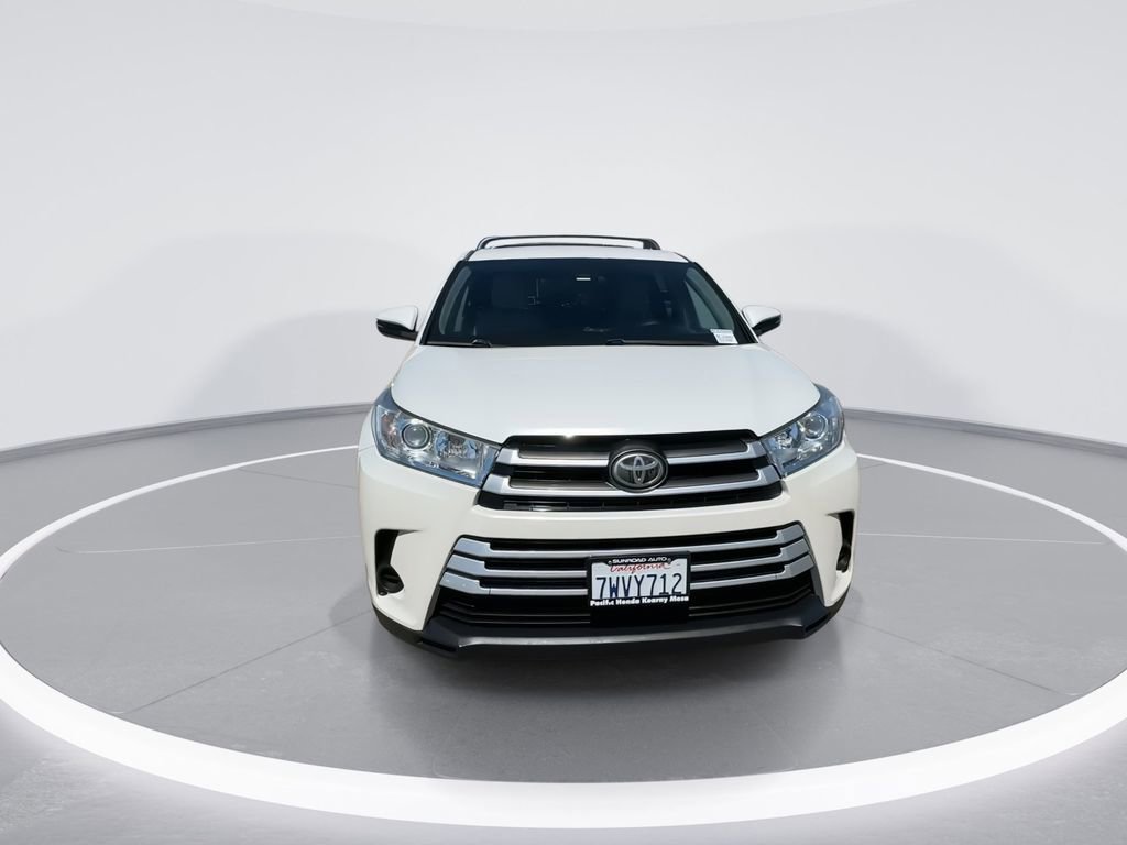 Used 2017 Toyota Highlander LE w/ Carpet Mat Package FWD image 3