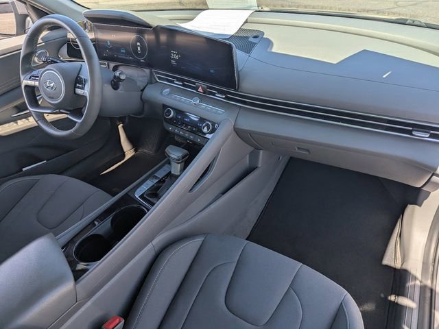 Used 2023 Hyundai Elantra SEL w/ Convenience Package image 12
