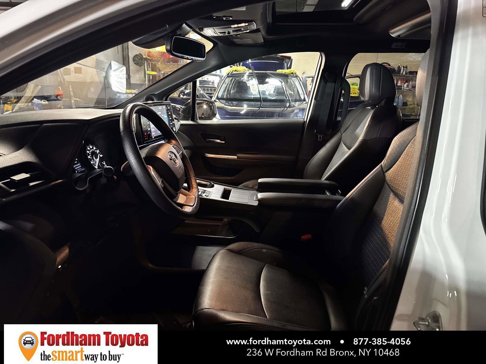 Used 2024 Toyota Sienna XSE w/ XSE Plus Package image 18