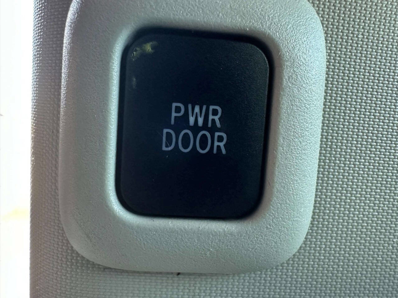 Used 2011 Toyota Sienna LE FWD image 14