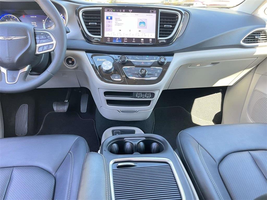 Used 2024 Chrysler Pacifica Touring-L image 25