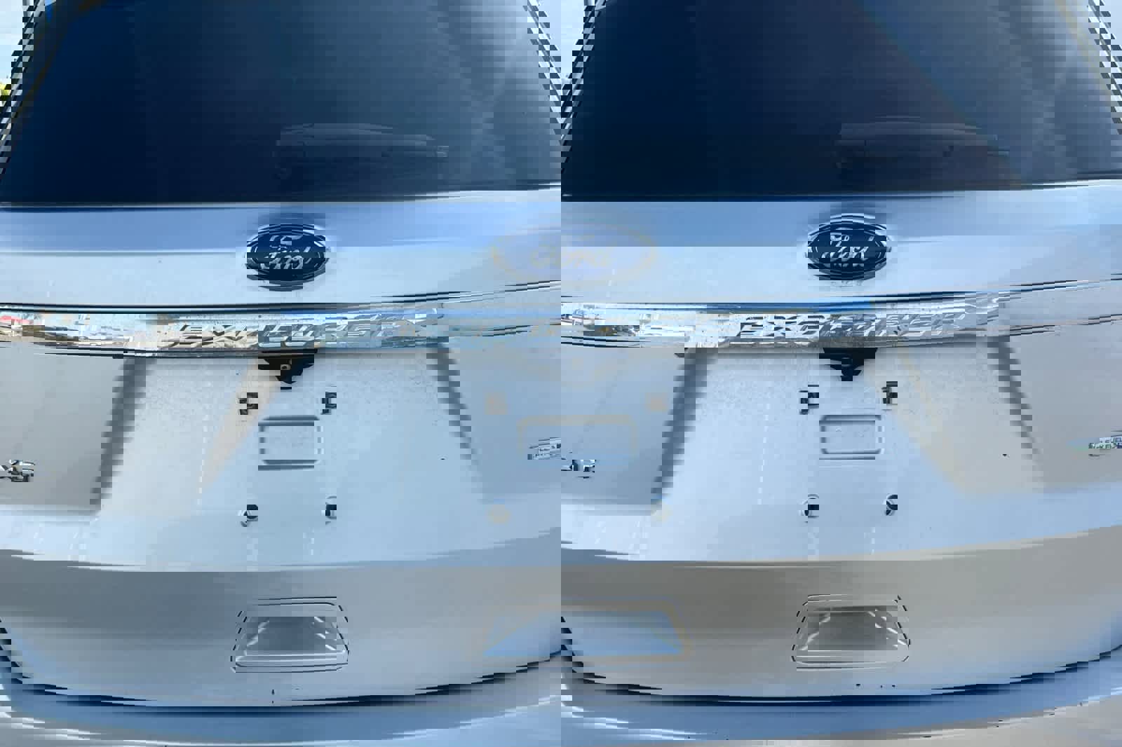 Used 2016 Ford Explorer XLT w/ Equipment Group 202A AWD/4WD image 19