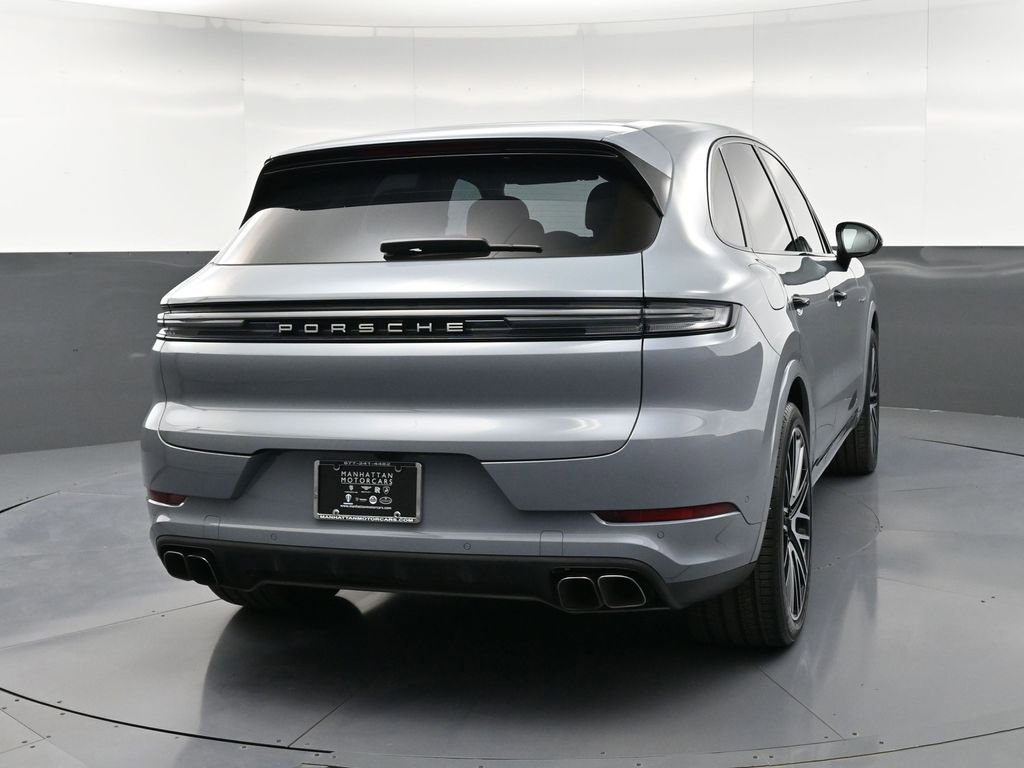 Certified 2025 Porsche Cayenne Turbo AWD/4WD image 3