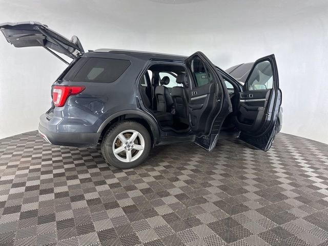 Used 2017 Ford Explorer XLT w/ Equipment Group 202A image 16