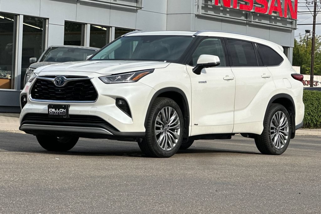 Used 2021 Toyota Highlander Platinum AWD/4WD image 11