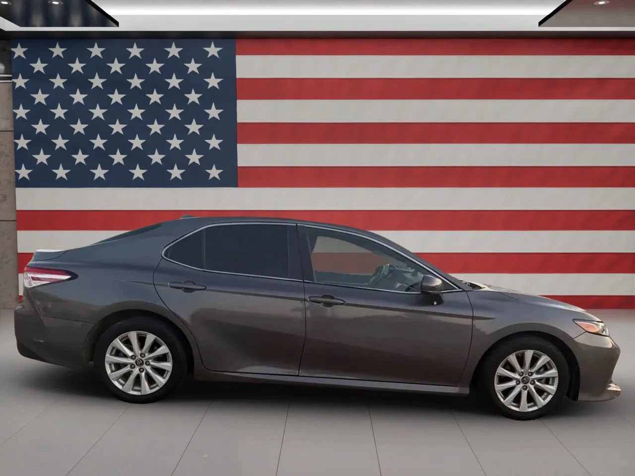 Used 2019 Toyota Camry LE FWD image 5