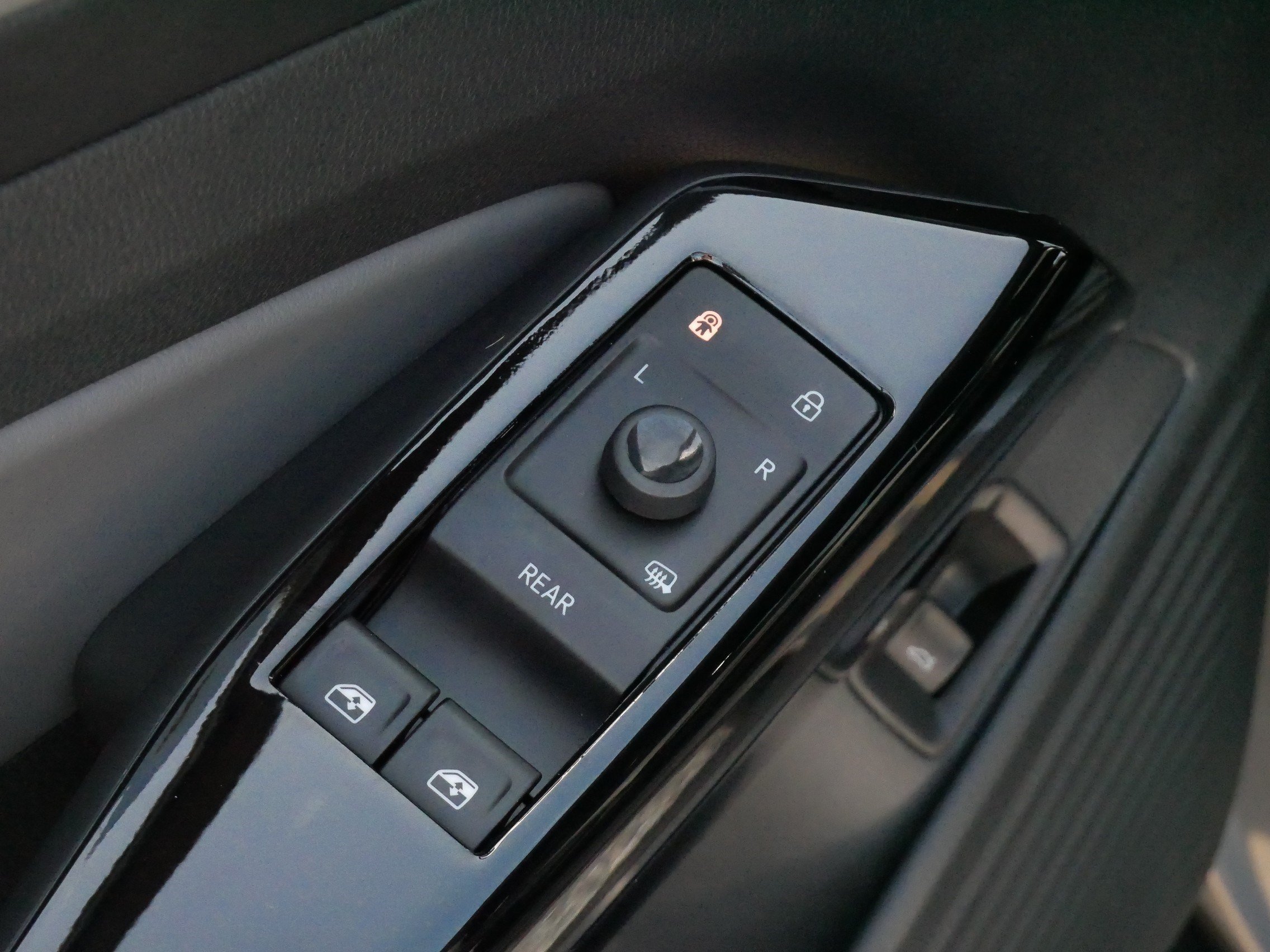 Used 2023 Volkswagen ID.4 Pro S AWD/4WD image 19