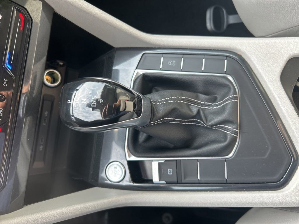 Used 2024 Volkswagen Tiguan SE image 19