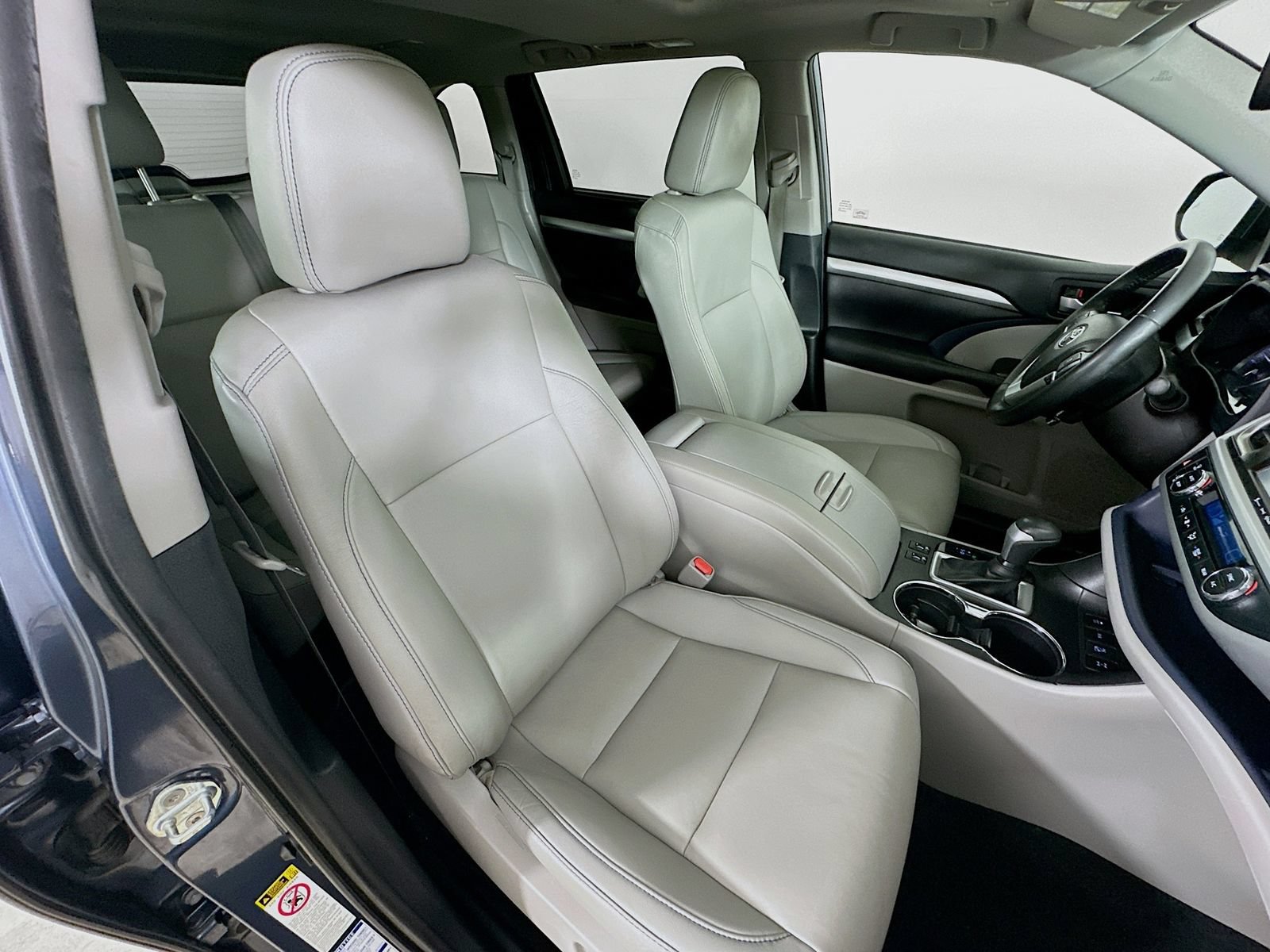Used 2019 Toyota Highlander XLE AWD/4WD image 44
