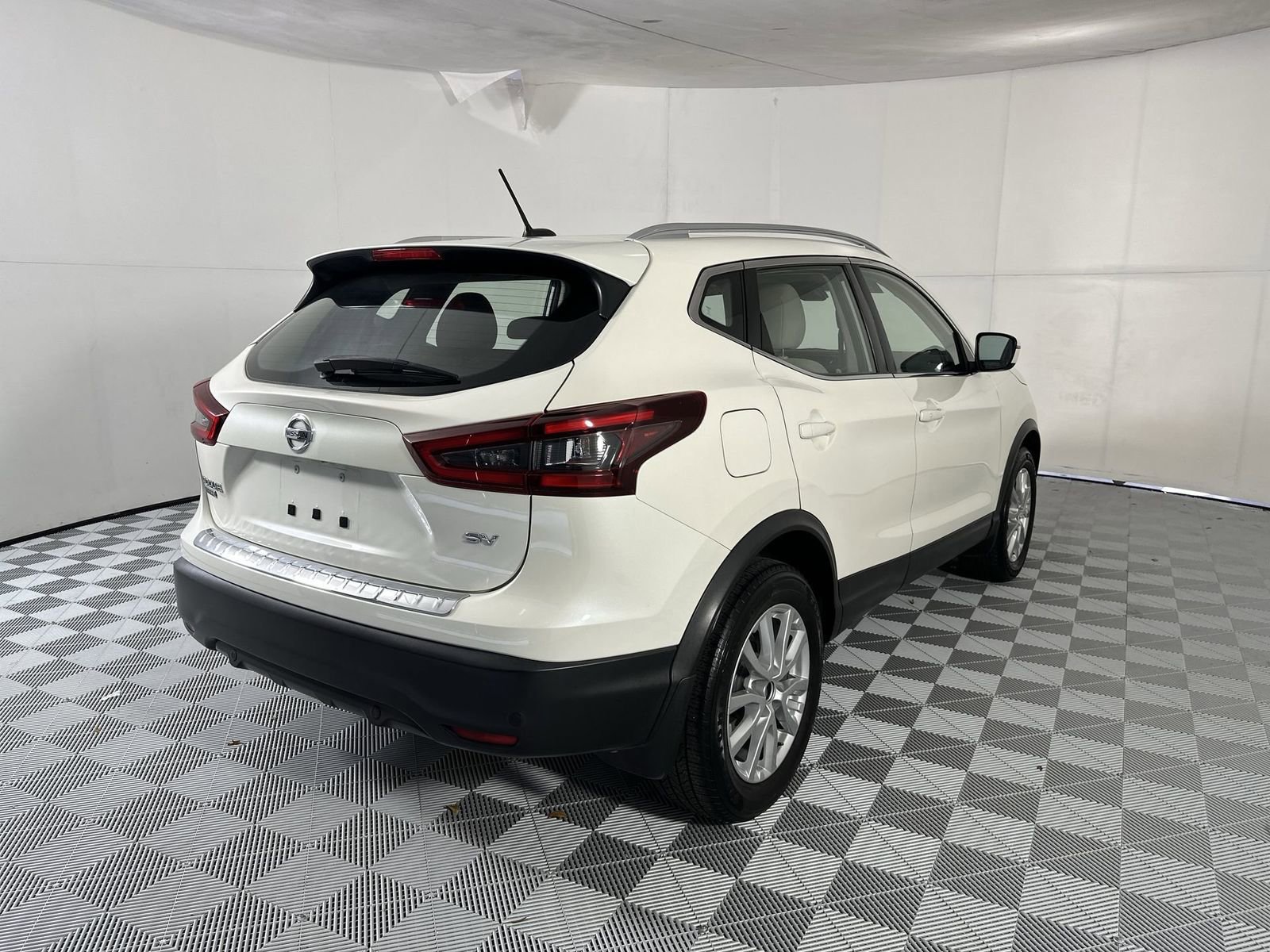Used 2020 Nissan Rogue Sport SV FWD image 8