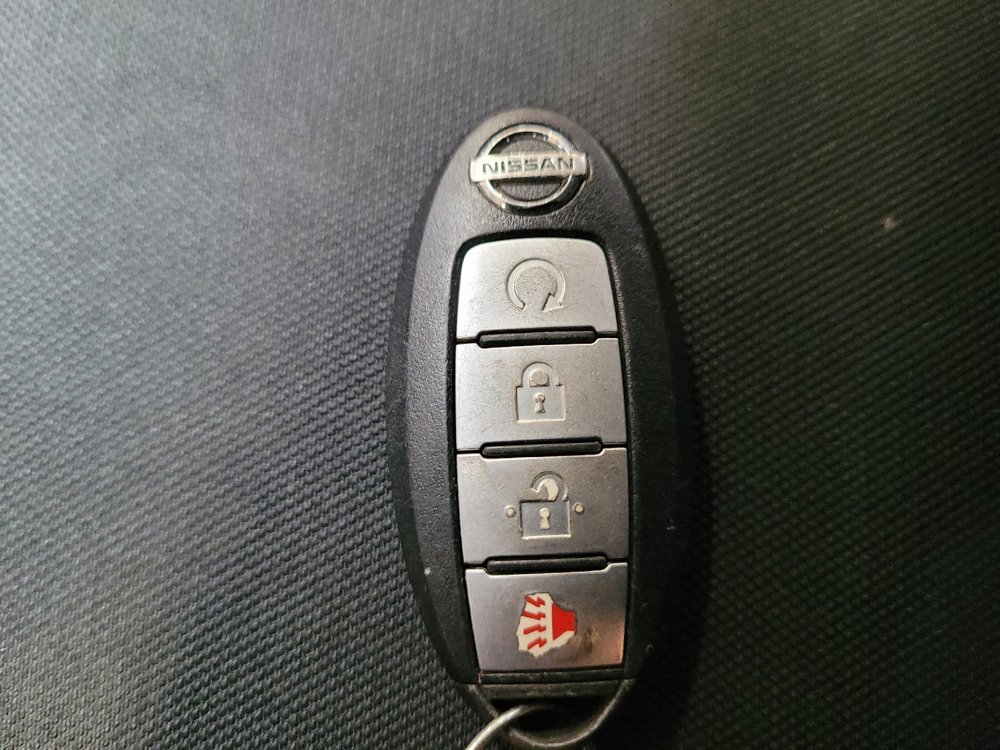 Used 2017 Nissan Pathfinder SV image 32