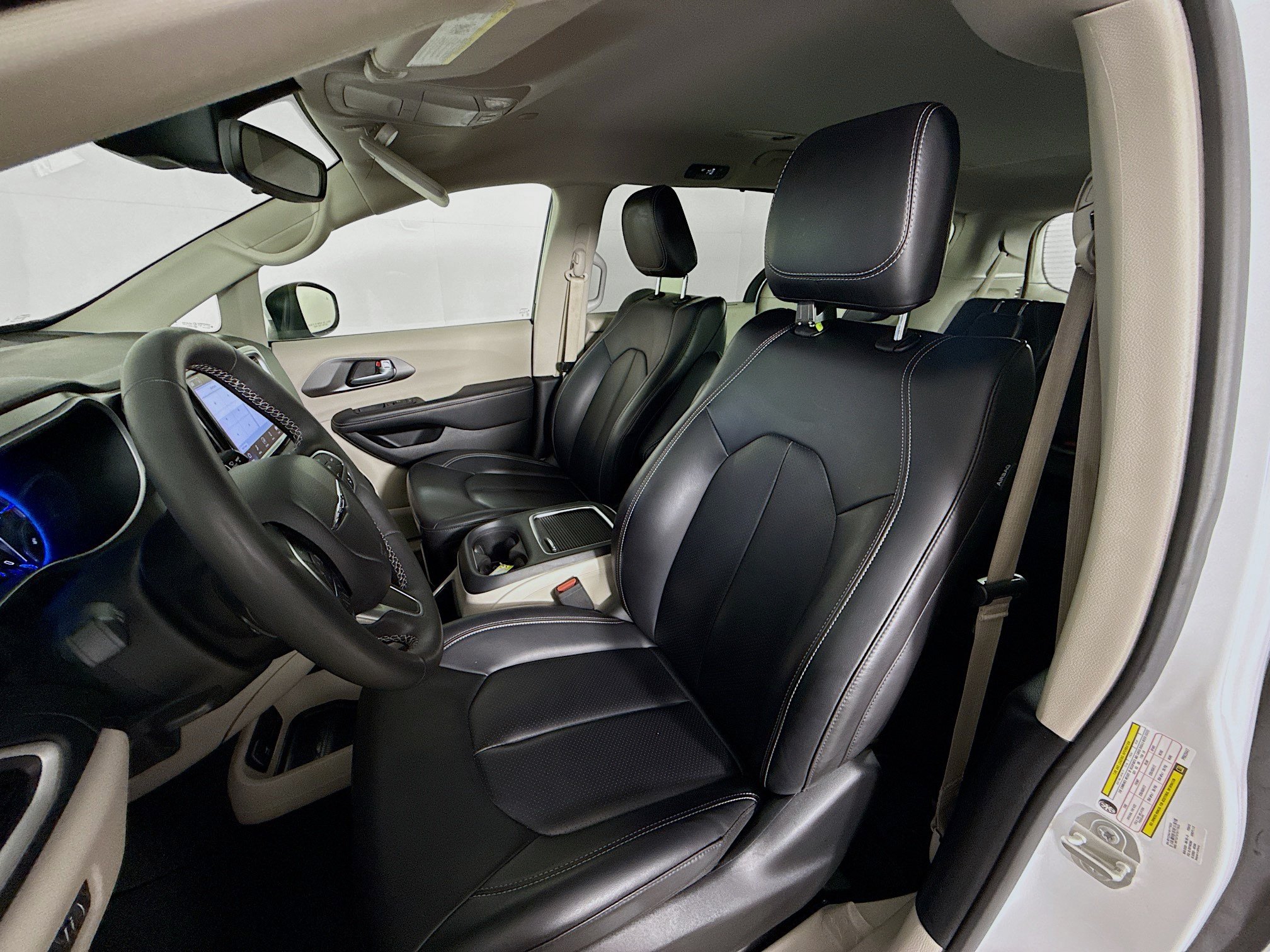 Used 2023 Chrysler Pacifica Touring-L FWD image 25