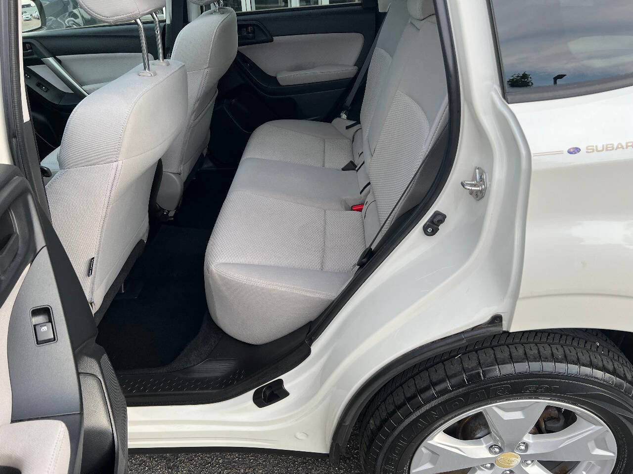 Used 2015 Subaru Forester 2.5i Premium w/ All-Weather Package AWD/4WD image 22
