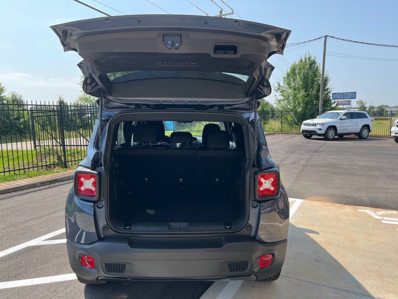 Used 2022 Jeep Renegade Altitude image 15