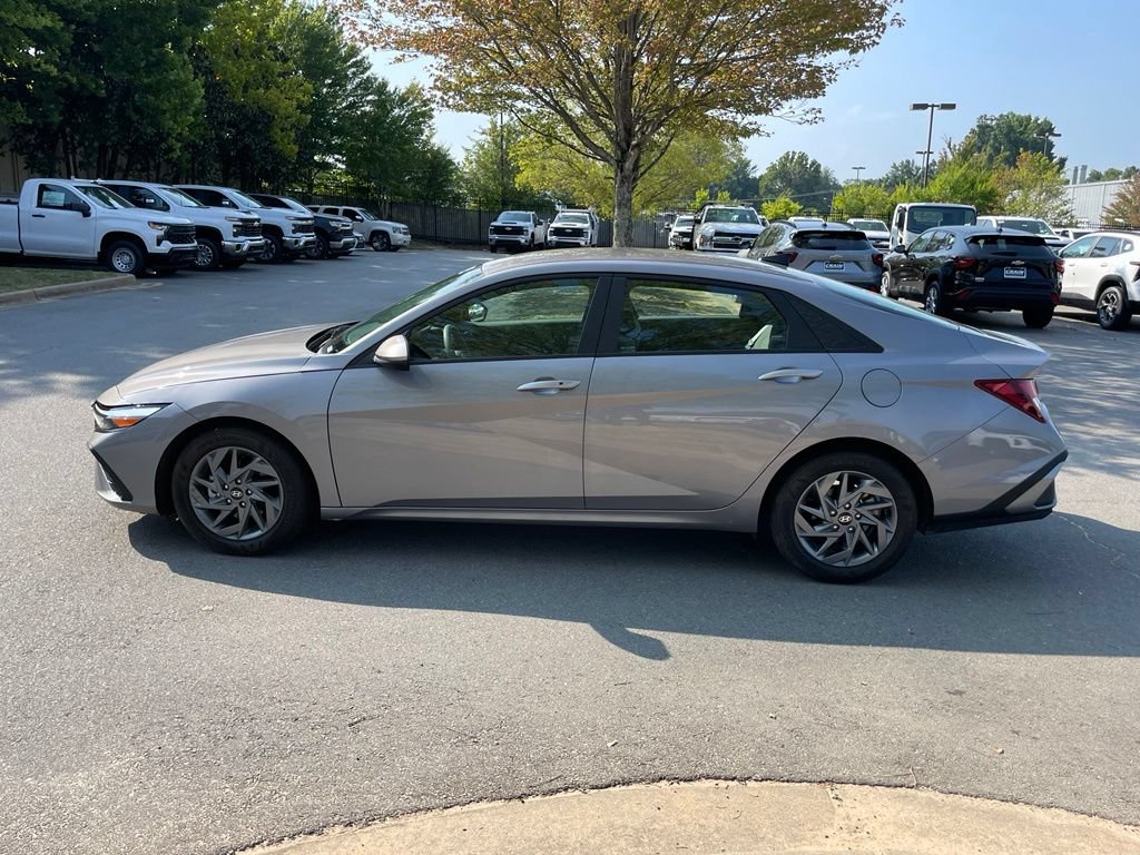 Used 2024 Hyundai Elantra SEL FWD image 4