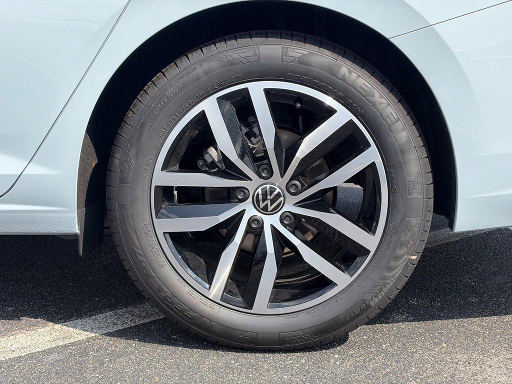 Used 2026 Volkswagen Jetta SE FWD image 8