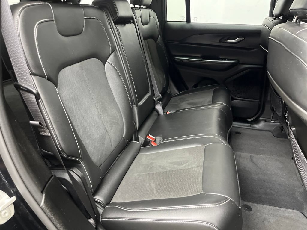 Used 2023 Jeep Grand Cherokee Altitude RWD image 20