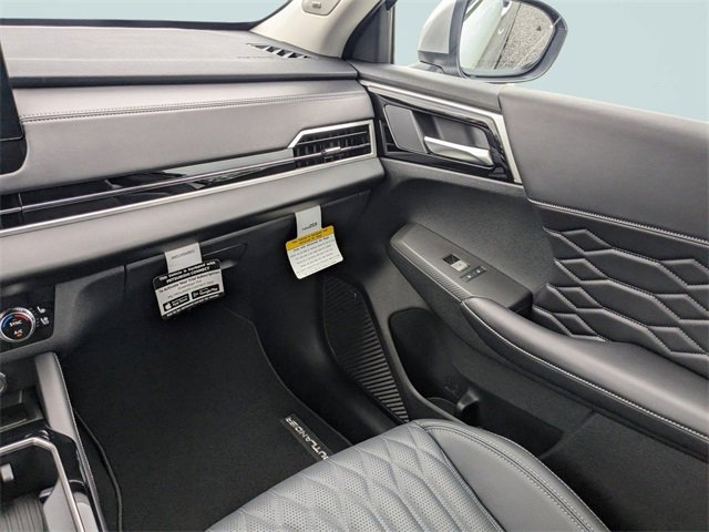 New 2025 Mitsubishi Outlander SEL image 15