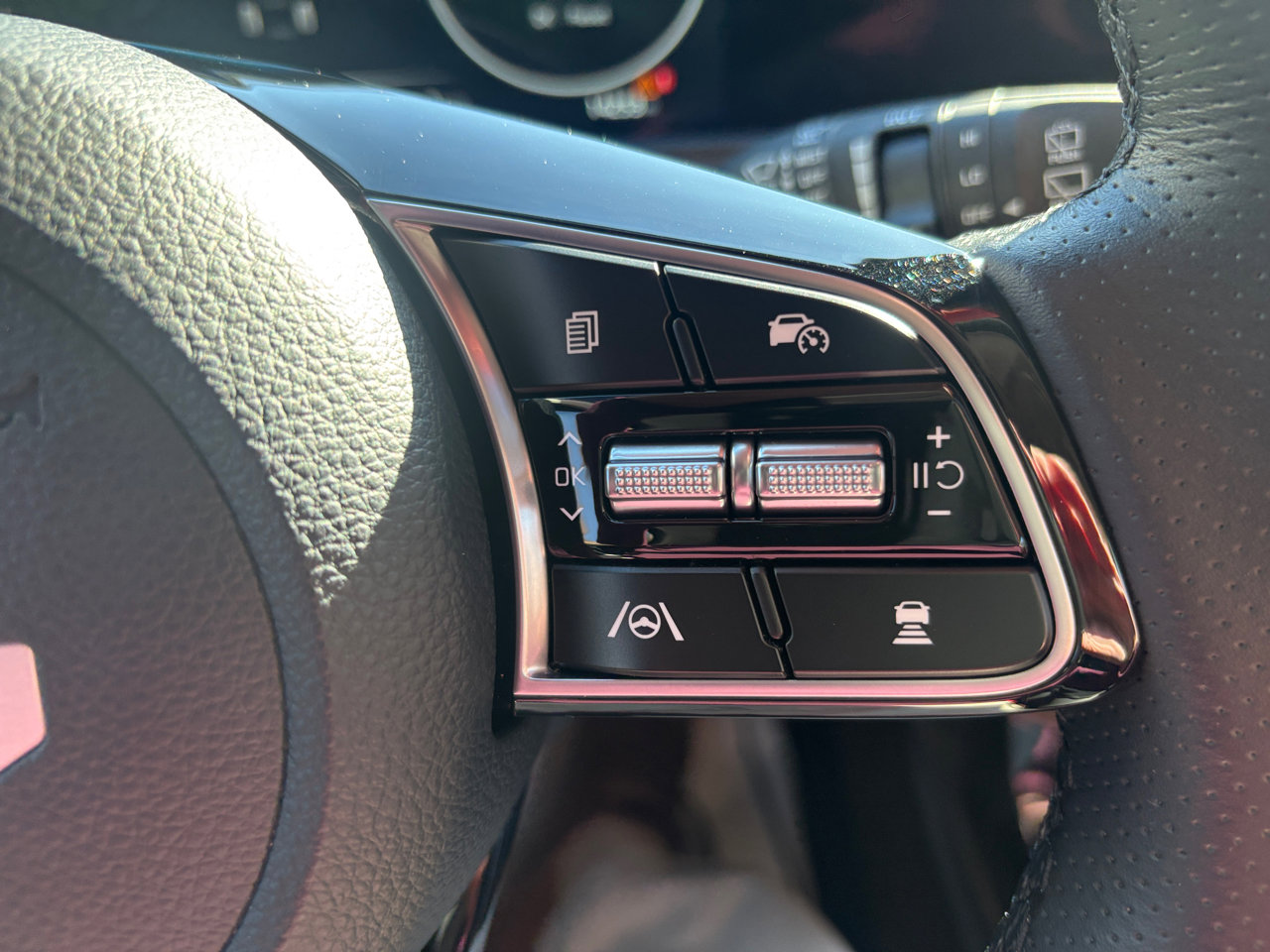 Used 2024 Kia Seltos SX w/ SX Sunroof Package image 18