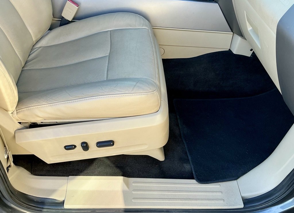 Used 2015 Ford Expedition XLT w/ Equipment Group 202A image 23