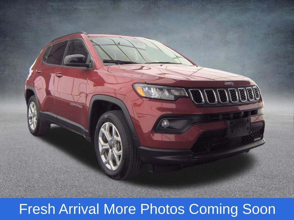 Used 2025 Jeep Compass Latitude w/ Sun & Sound Group image 3