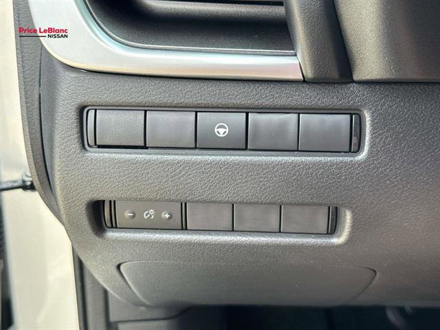 Used 2022 Nissan Rogue SV FWD image 20