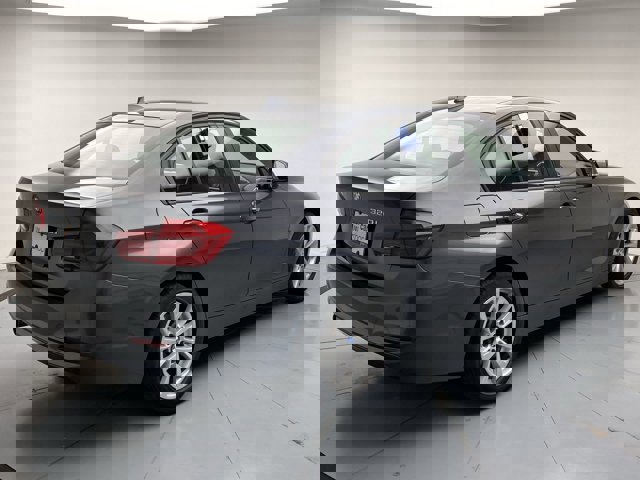Used 2017 BMW 320i xDrive Sedan image 5
