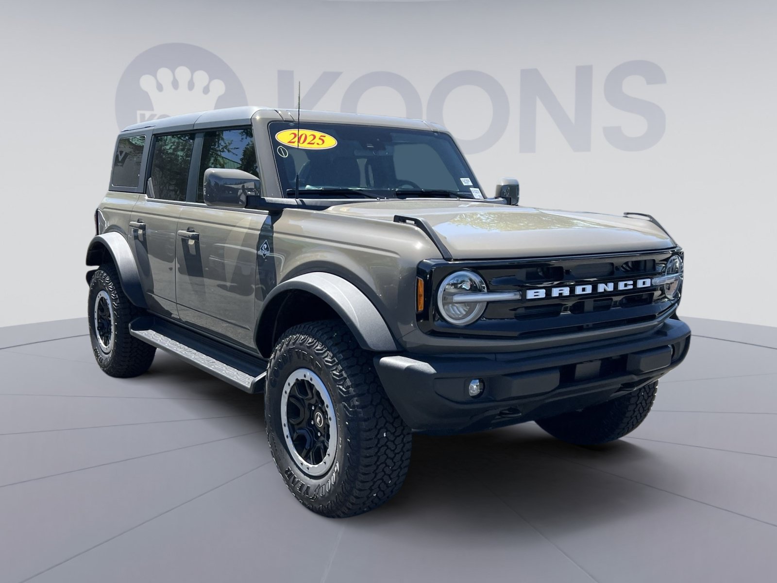 New 2025 Ford Bronco Outer Banks w/ Sasquatch Package AWD/4WD image 2