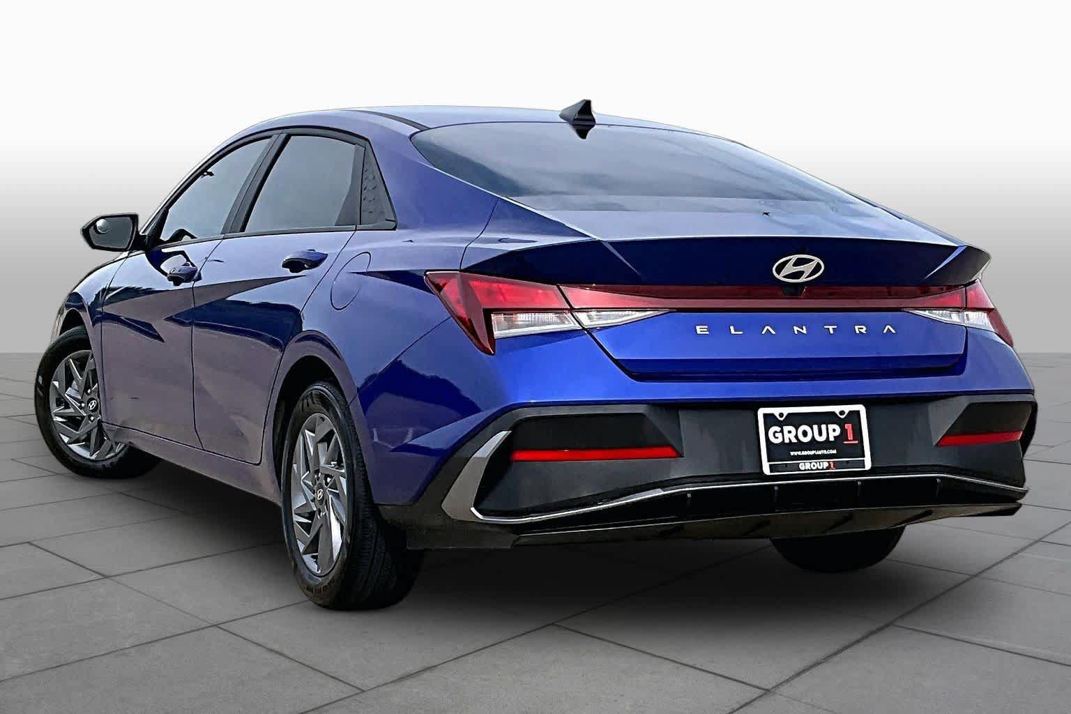 Certified 2024 Hyundai Elantra SEL FWD image 11