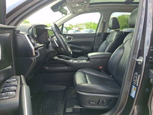 Used 2022 Kia Sorento EX w/ Panoramic Sunroof Package FWD image 16