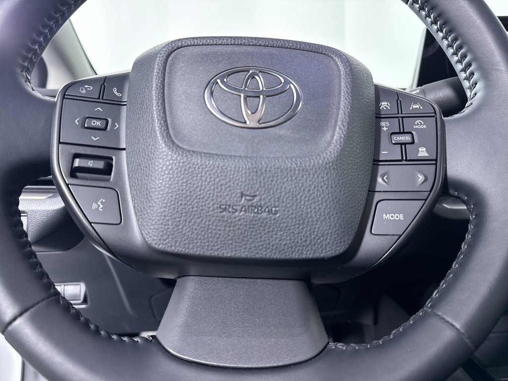 Used 2025 Toyota Prius LE image 19