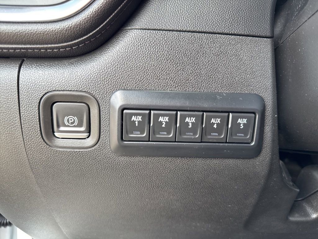 Used 2022 Chevrolet Silverado 3500 LT w/ Convenience Package AWD/4WD image 40