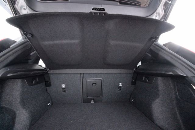 Certified 2025 Volvo XC40 B5 Plus w/ Protection Package Premier AWD/4WD image 36
