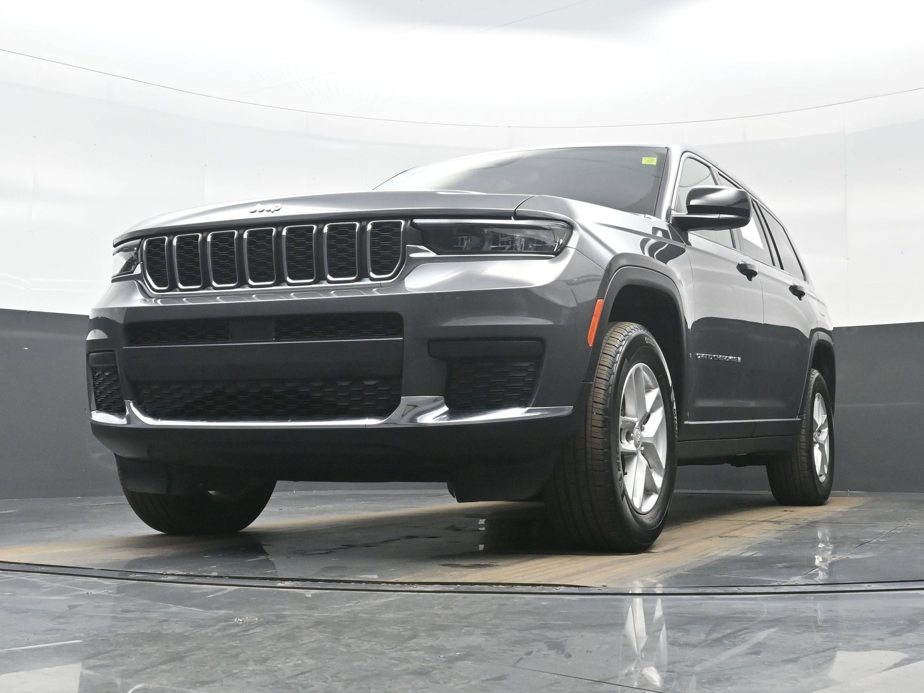 Used 2024 Jeep Grand Cherokee L Laredo w/ Luxury Tech Group I image 27