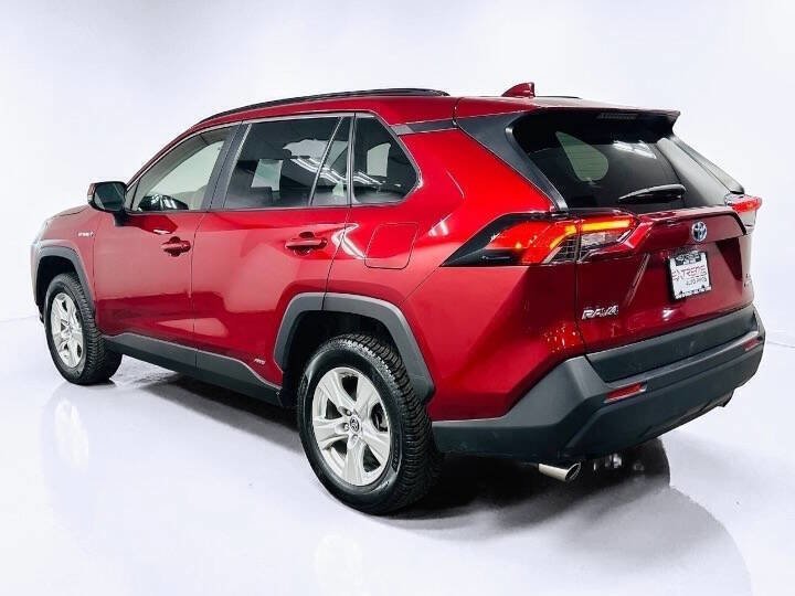 Used 2019 Toyota RAV4 LE w/ Carpet Mat Package AWD/4WD image 4