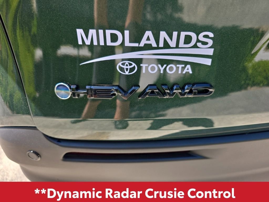 Used 2025 Toyota Sienna XLE Woodland Edition image 9